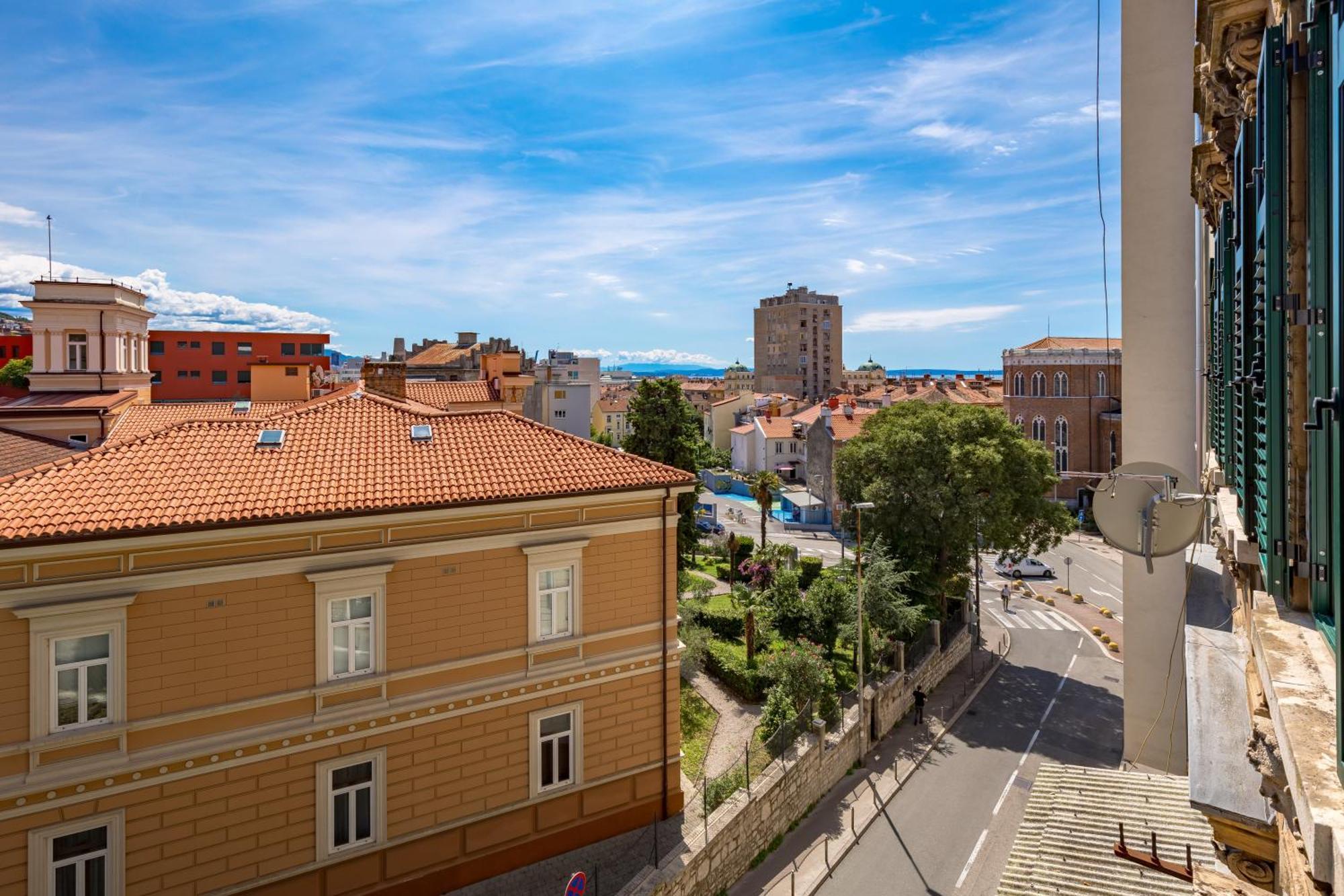 Molo Longo - Central Apartments & Rooms Rijeka Exterior foto